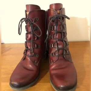 Pikolinos leather lace-up boot with side zipper